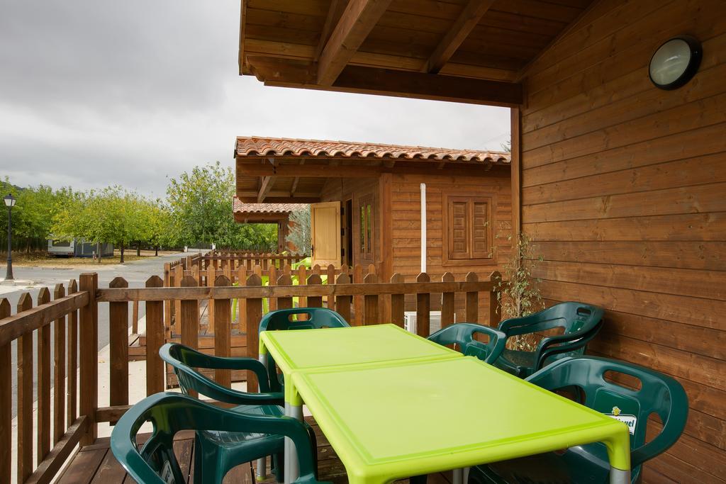Humilladero Camping La Sierrecilla מראה חיצוני תמונה