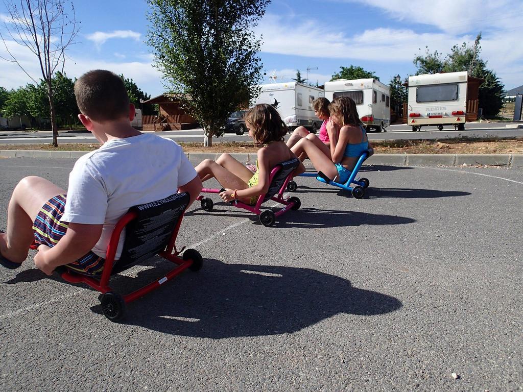 Humilladero Camping La Sierrecilla מראה חיצוני תמונה